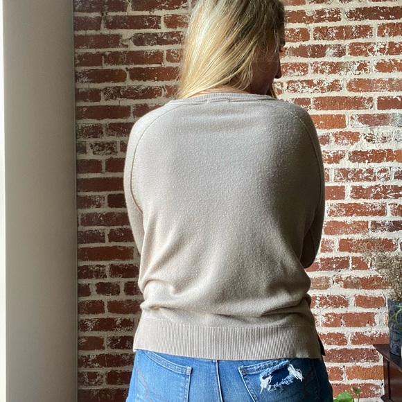 14th & Union light brown v-neck lightweight sweater - Picture 4 of 8